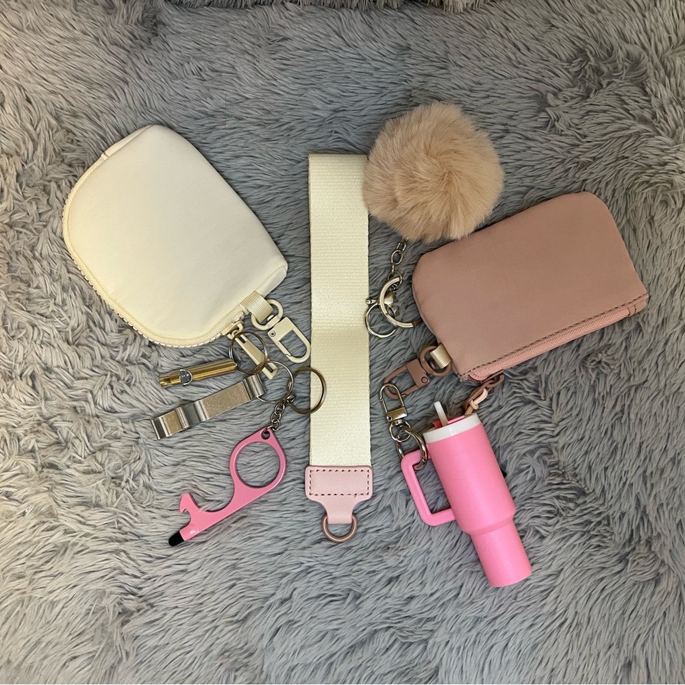 8pcs Pink and Cream Keychain Set